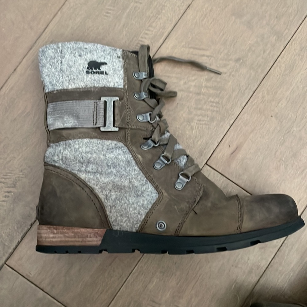 Sorel Major Carly combat boot womens size 10.5